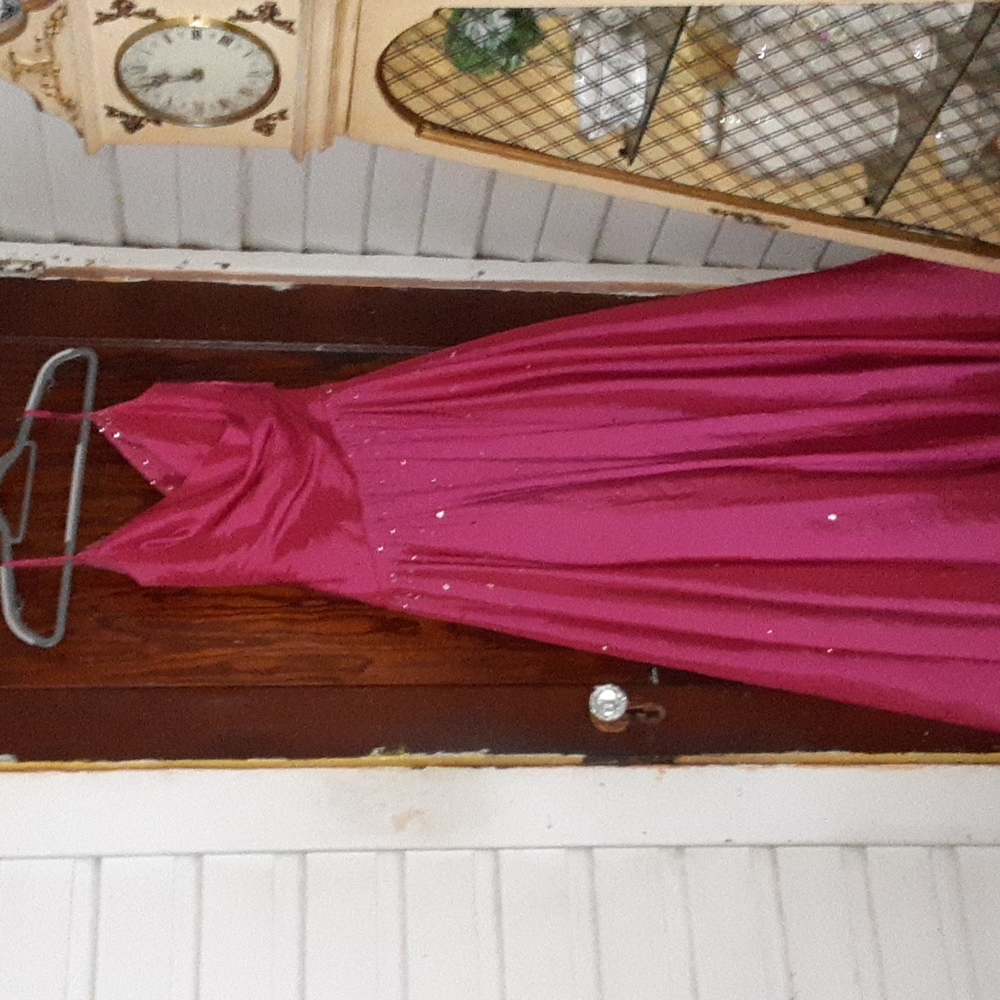 Raylia Designs sz 6 "Barbie" Pink sequined gown bust 32 waist 26 inches